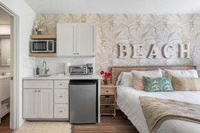 Renovated & Walkable to Beaches, Shops & Dining!